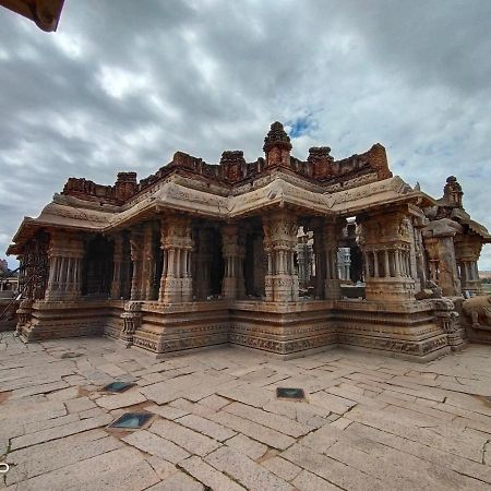 Srinivasa Homestay 亨比 外观 照片