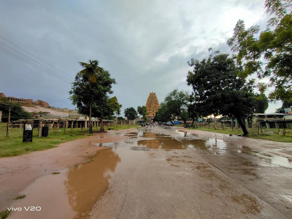 Srinivasa Homestay 亨比 外观 照片