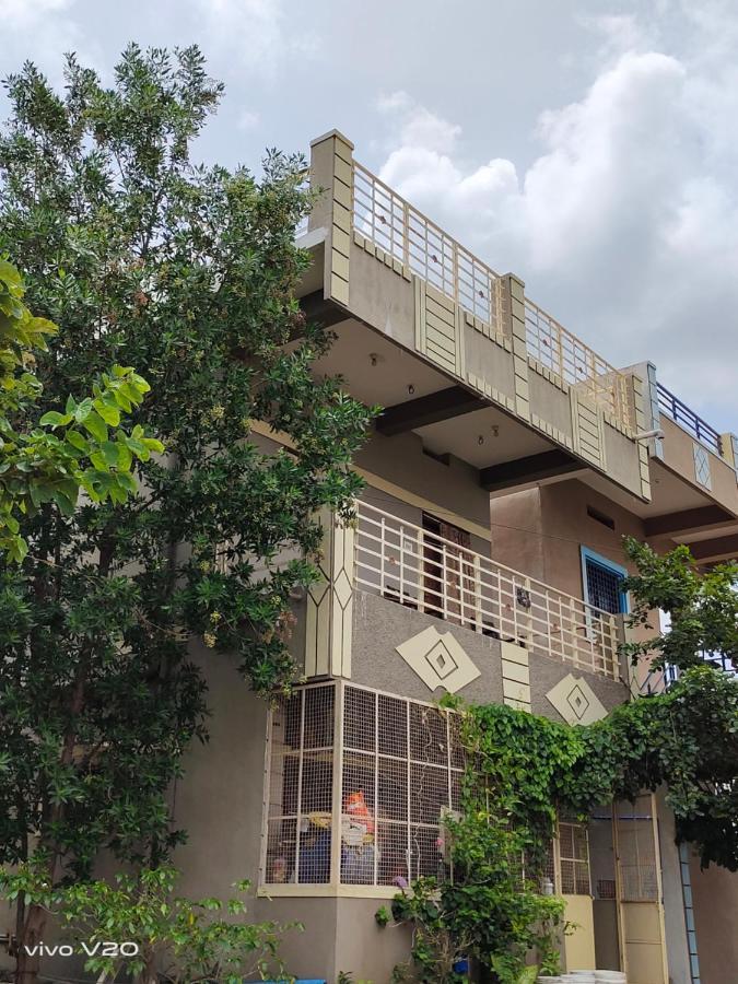 Srinivasa Homestay 亨比 外观 照片