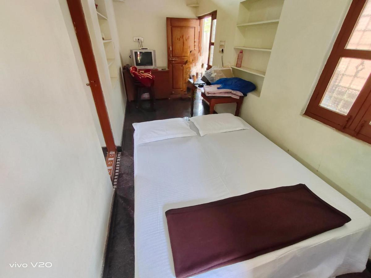 Srinivasa Homestay 亨比 外观 照片