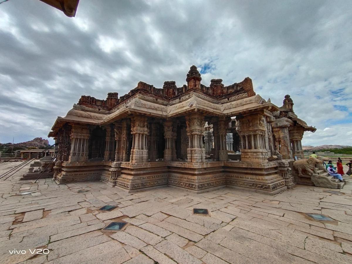 Srinivasa Homestay 亨比 外观 照片