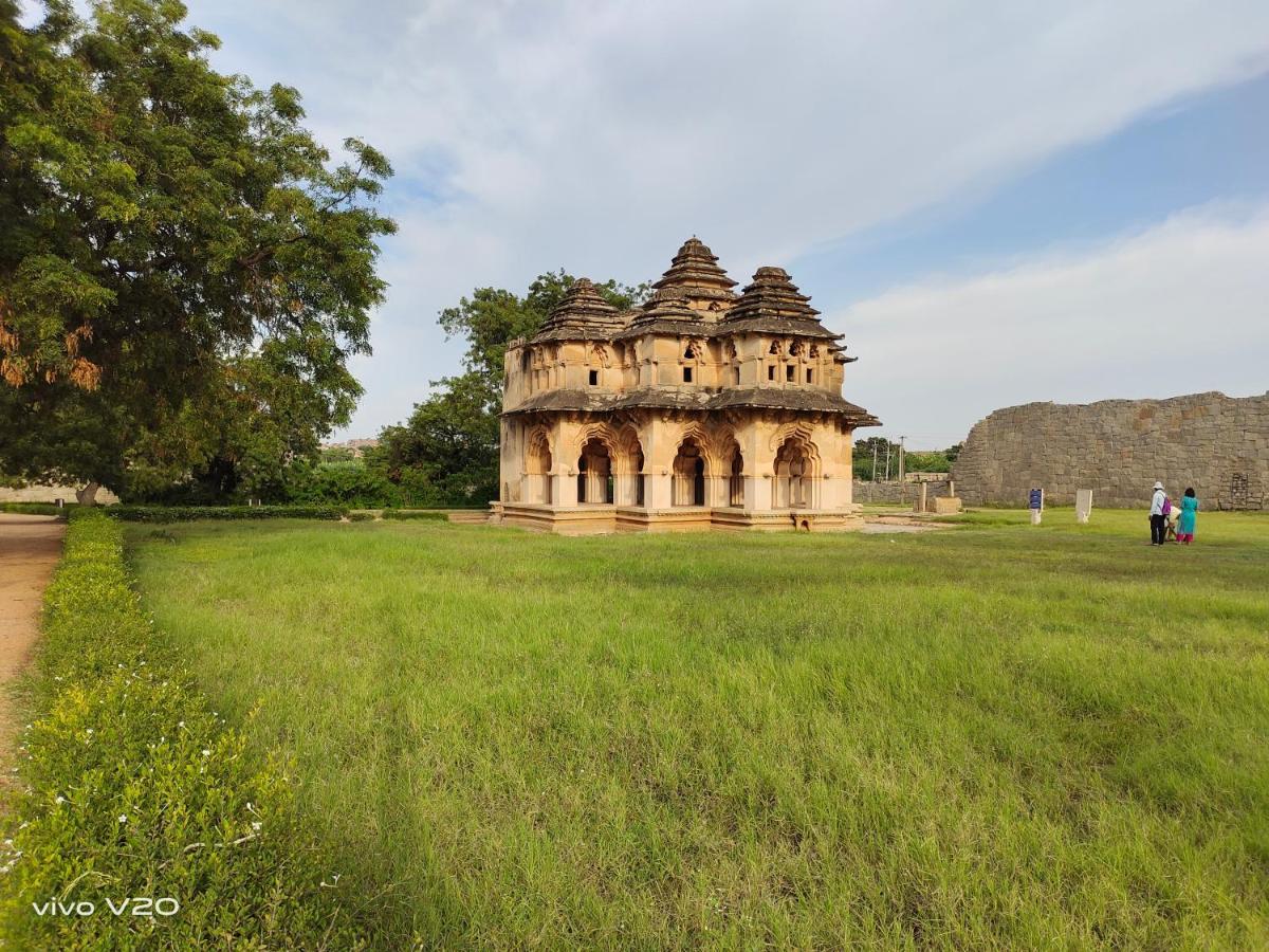 Srinivasa Homestay 亨比 外观 照片